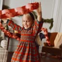 Thumbnail 4 de Amazon Essentials x Sofia Grainge Baby- und Mädchen Langarm-Flanellkleid 👗