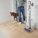 Thumbnail 5 de Shark Detect: aspirador de escoba con sistema vaciado