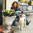 Thumbnail 1 de Worth Macetas de Resina para Jardín, 22" Beige, Paquete de 2🌿