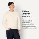 Thumbnail 6 de Amazon Essentials Regular-Fit V-Neck Jumper 🧥
