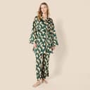 Thumbnail 6 de Amazon Essentials Relaxed-Fit Satin Sleep Robe 👗