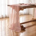 Thumbnail 1 de Keketoarrange 120‑inch pink gauze table runner 📍