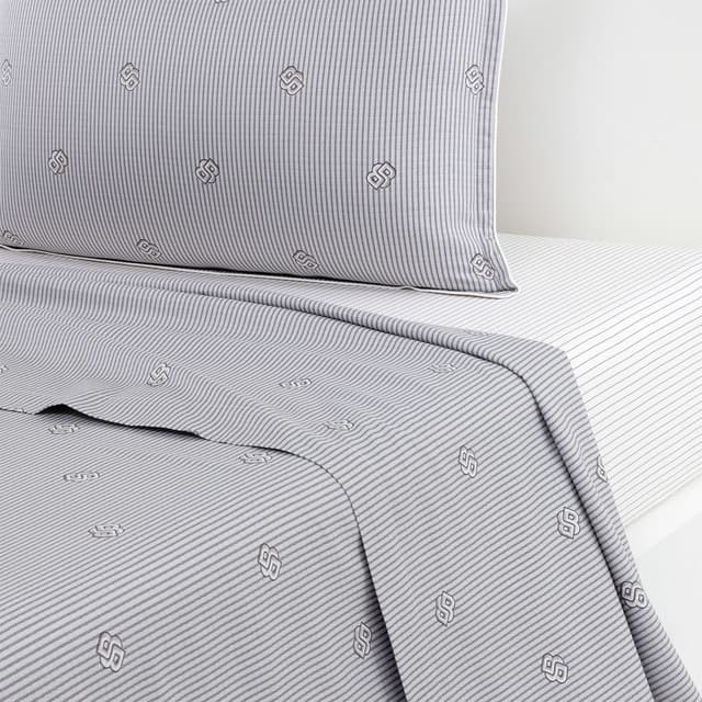 Imagen de Hugo Boss Sábana encimera algodón satén Double B 🛏️ en OfertitasTOP