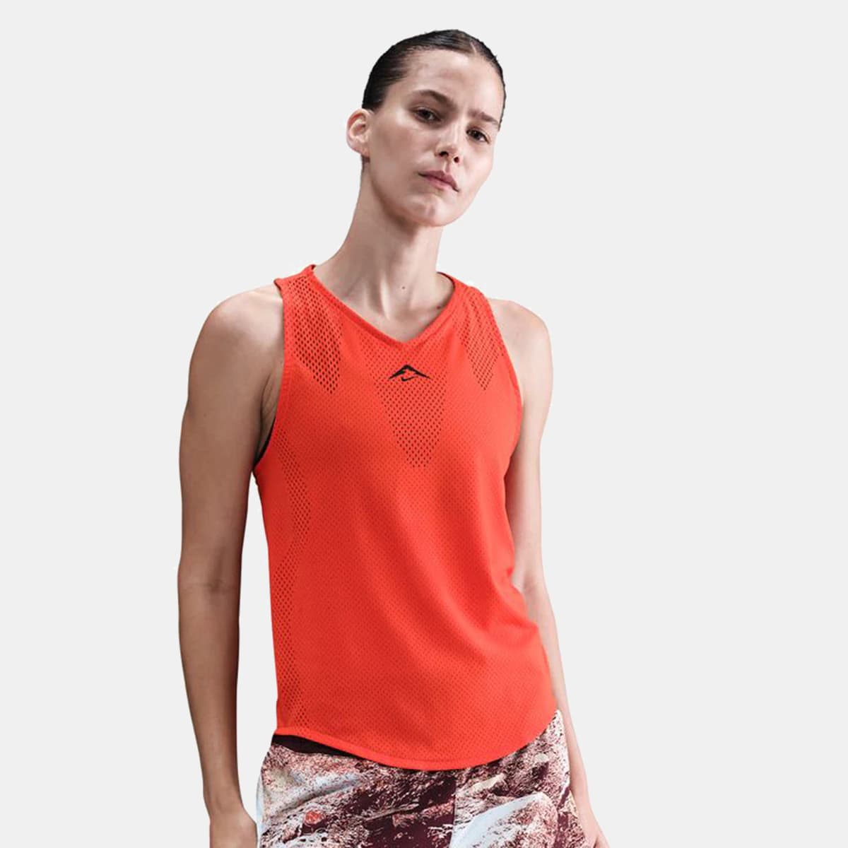 Imagen de Nike Trail Dfadv Singlet camiseta mujer 🏃♀️ en OfertitasTOP