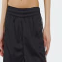 Thumbnail 1 de Pantalón corto Pride Adibreak 🌈 - Estilo y comodidad en uno