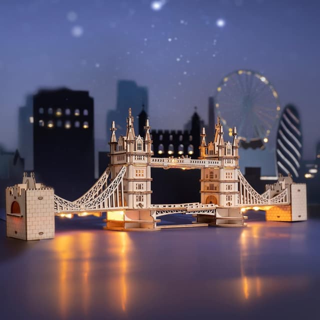 Detalle 1 de ROBOTIME Tower Bridge wooden model kit (113 pieces) with built-in light beads