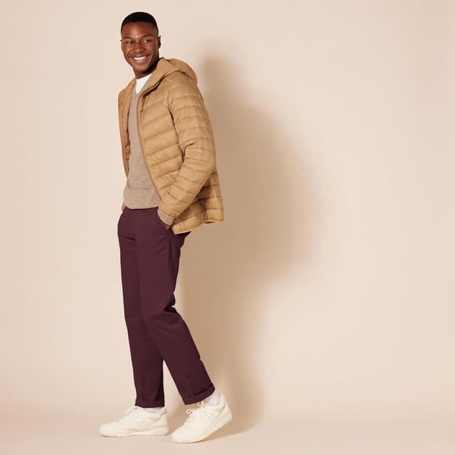 Detalle de Amazon Essentials Men’s Slim-Fit Casual Stretch Chino Trousers (Khaki)