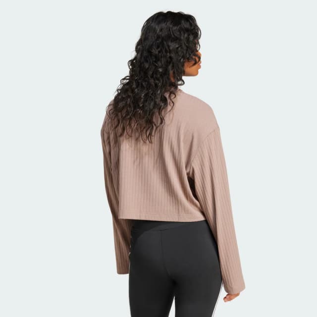 Detalle 2 de Essentials Wide Rib Long Sleeve Top — camiseta de manga larga