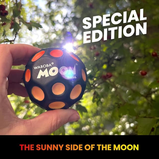 Detalle de Waboba UV Moon Ball – Hyper-Bounce con colore reattivo ai raggi UV, effetto “pop” e rimbalzi fino a 30 metri