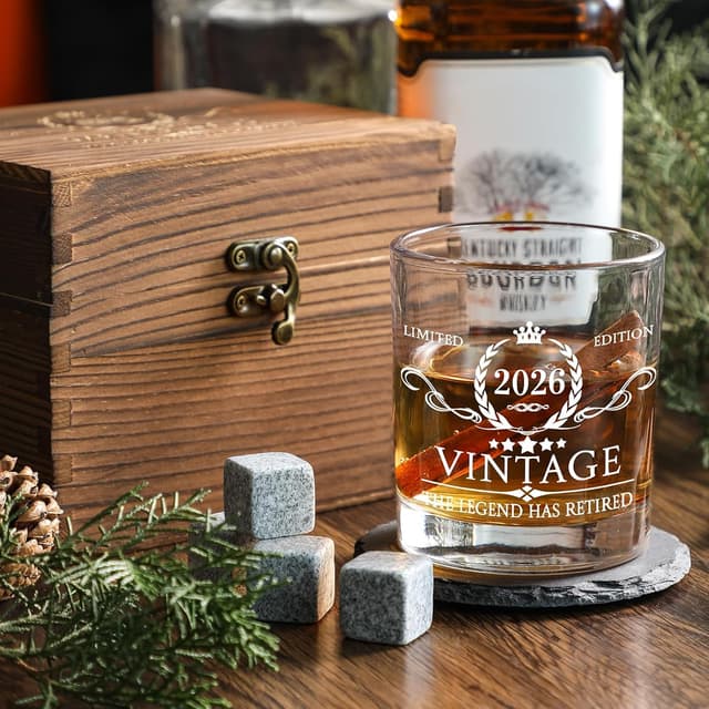 Detalle de Retirement Gift for Men Whiskey Glass Set (2026 The Legend Has Retired) — Wooden Box, Slate Coaster, Granite Stones