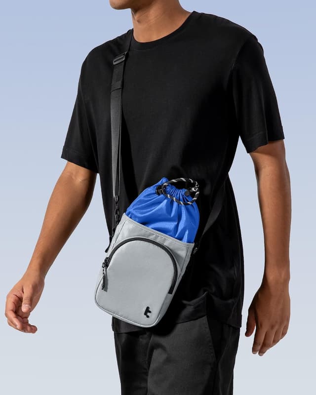 Detalle 2 de tomtoc JoyCarry Sling Bag for Nintendo Switch 2 Slim Case – lightweight splash-resistant crossbody travel pouch