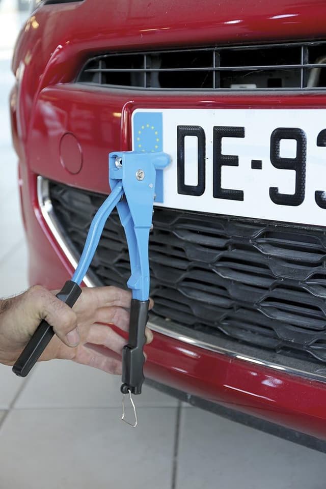 Detalle 2 de Cogex 22126 pince à riveter en coffret avec rivets assortis et 4 têtes interchangeables