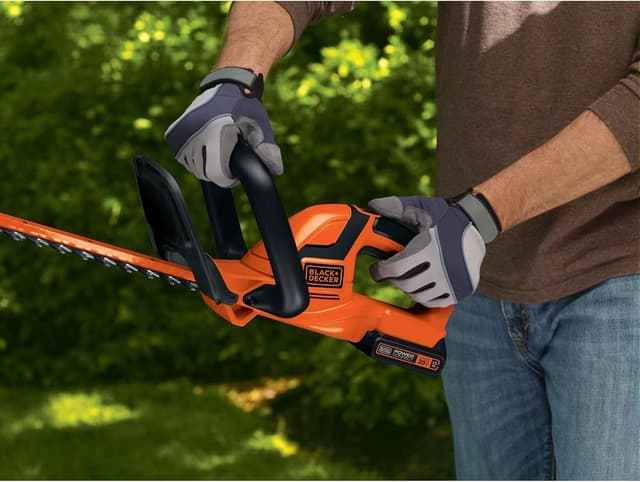 Detalle de BLACK+DECKER 20V MAX Cordless Hedge Trimmer (LHT2220) — 22" Steel Blade, Battery & Charger Included