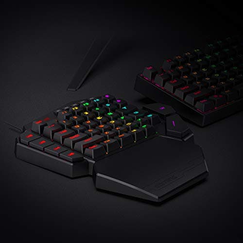 Detalle de Redragon K585 DITI: teclado mecánico para juego de una mano con 7 macros RGB y reposamuñecas desmontable