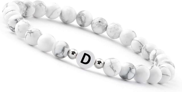 Detalle de Bracelet avec lettres en or I 18K plaqué or véritable et pendentif gravé