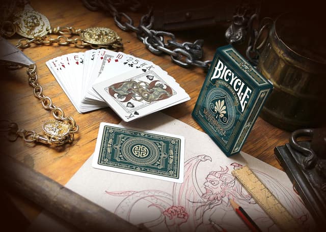 Detalle 2 de GENT SUPPLY CO. Bicycle Mythical Creatures Playing Cards