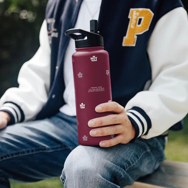 Detalle de Logo Brands NCAA Texas A&M Aggies Step & Repeat 34 oz Stainless Steel Quencher Bottle with All-Over Logo