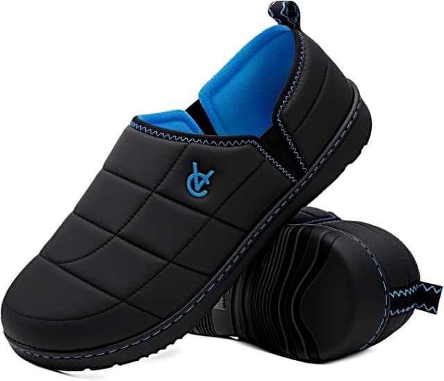 Detalle de VeraCosy men’s quilted slippers with elastic gore and anti-skid TPR outsole