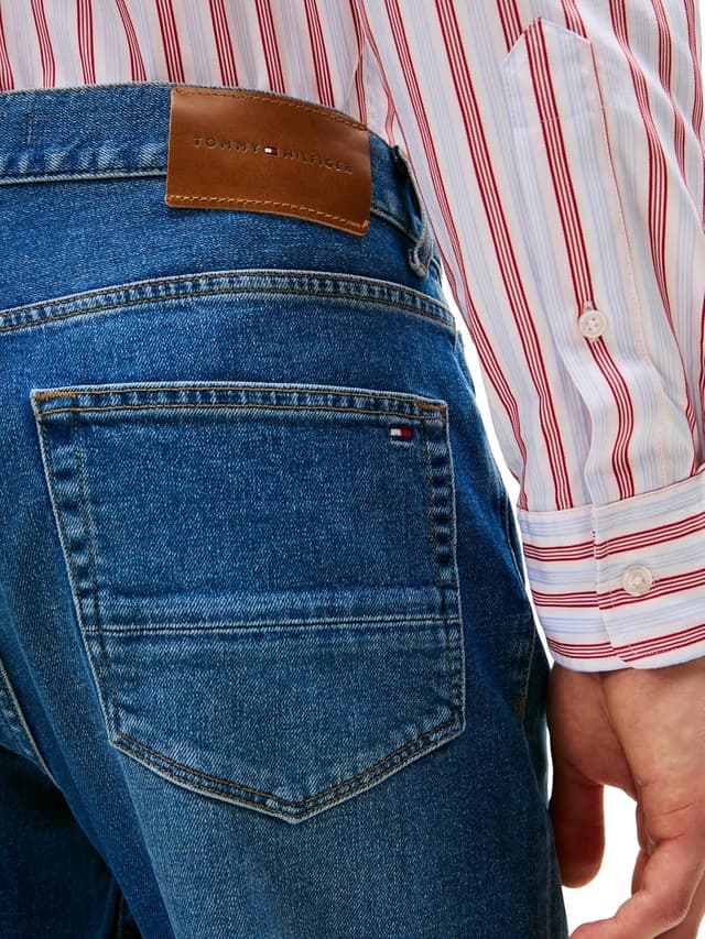 Detalle de Tommy Hilfiger Men’s Tapered Harlem Mid Rise Jeans