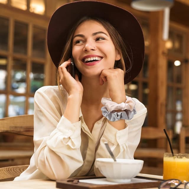 Detalle 2 de (6 Stück) Lolalet Seide-Scrunchies/Satin-Haargummis in 6 Farben – weich elastisch für Damen & Mädchen