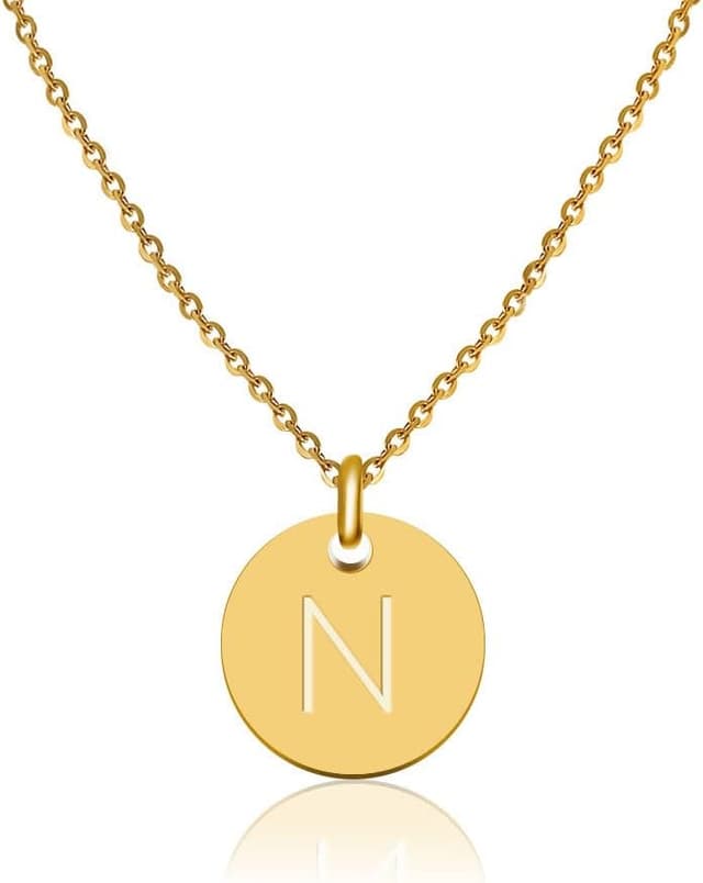 Detalle de GD GOOD.designs collier en or pour femme avec médaillon personnalisé et initiale gravée