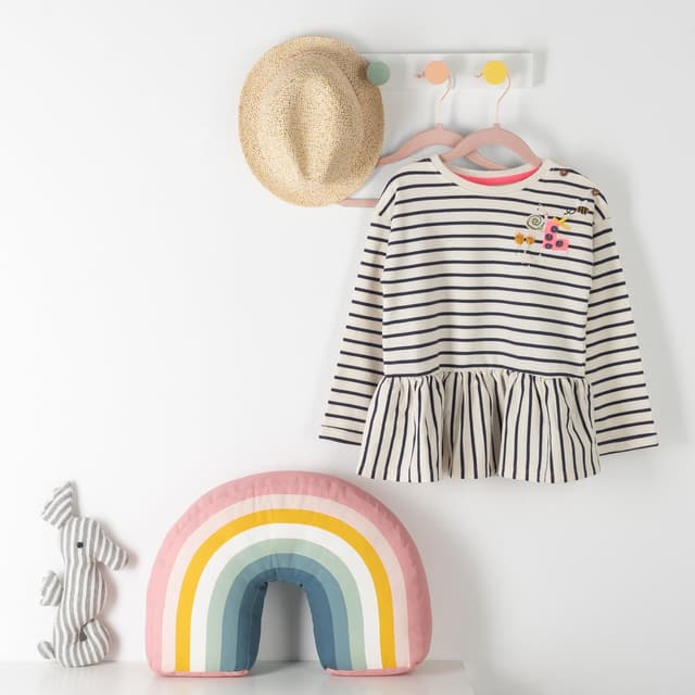 Detalle 2 de Laleni Kinderkleiderbügel (30 Stück) mit Samtbezug, 360° drehbar & rutschfest – Rosegold & Puderrosa