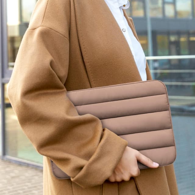 Detalle de Vandel The Original Puffy Laptop Sleeve Case (13–14 inch) for MacBook Air 13, Pro 14/13 and iPad Pro 12.9