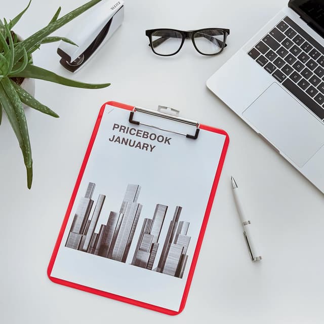 Detalle 2 de Leitz WOW portablocco A4 con gancio e clip retrattile in metallo, capacità 75 fogli, rosso 39710026