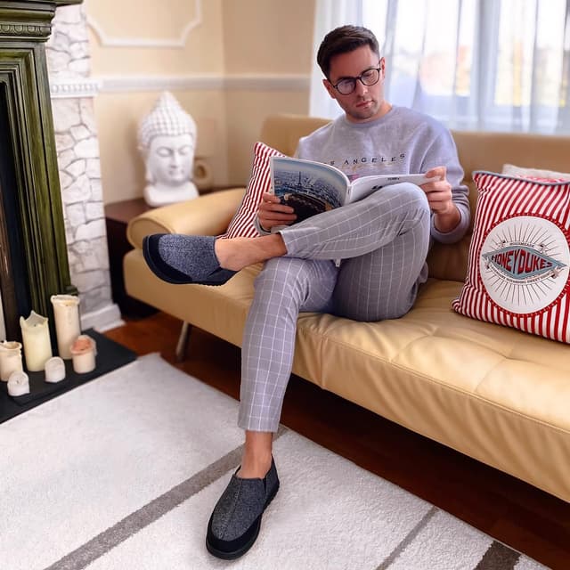 Detalle 2 de LongBay Men’s Jersey Memory Foam Slippers with Non-Slip Rubber Sole – Breathable Clog-Style House Shoes