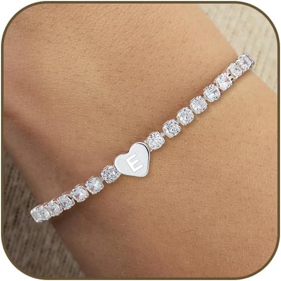 Detalle de KLIFOWDY Sterling Silver Initial Tennis Bracelet (Letter A–Z) with Heart & Cubic Zirconia