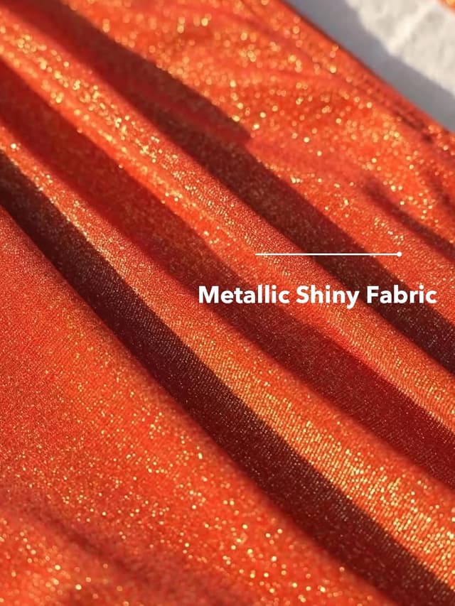 Detalle de CUPSHE women’s twist front high waisted bikini set with V-neck and removable padded cups