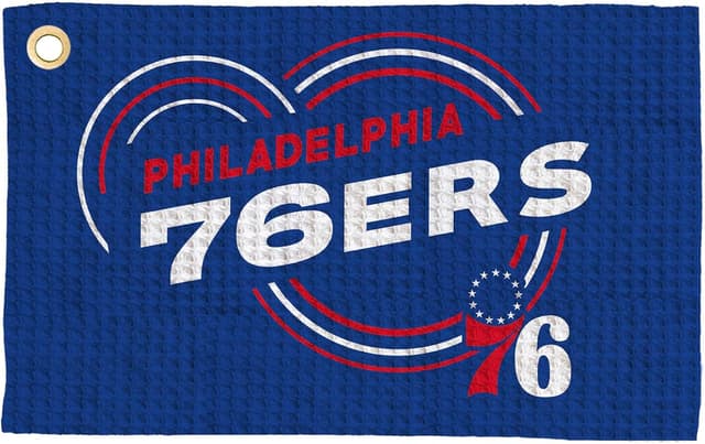 Detalle 2 de Northwest NBA Golf Towel (16x25 in) – Official Licensed Microfiber Waffle Fabric Club Cleaning Accessory