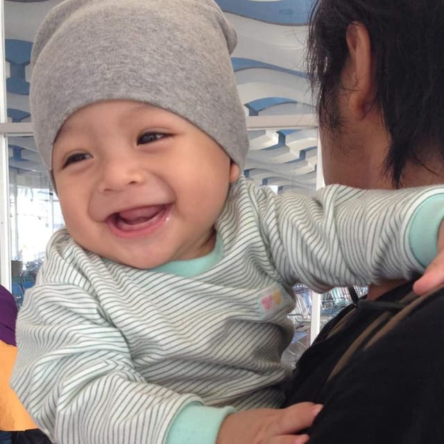 Detalle de DRESHOW 8-pack baby beanie hats (newborn to toddler) – soft cotton knit caps