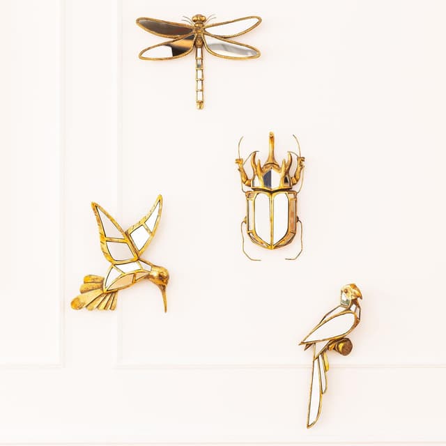 Detalle de Kare Design Beetle Mirror decorazione da parete a forma di scarabeo oro e specchio (25x39 cm)