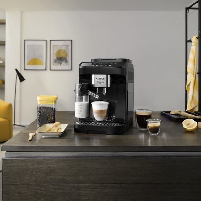 Detalle de DeLonghi Magnifica Evo cafetera 15 bares 5 bebidas