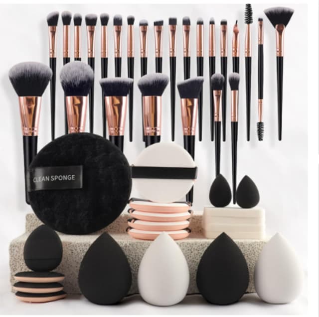 Detalle de 40-teilige Make-up-Pinsel-Set (40 Stück) mit Schwamm für Foundation – Beige