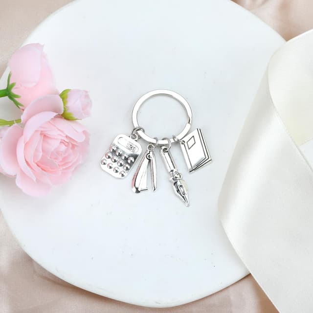 Detalle de OBEISN kreativer Schlüsselanhänger für Frauen mit Taschenrechner, Zirkel und Lineal – praktischer Begleiter als Geschenk