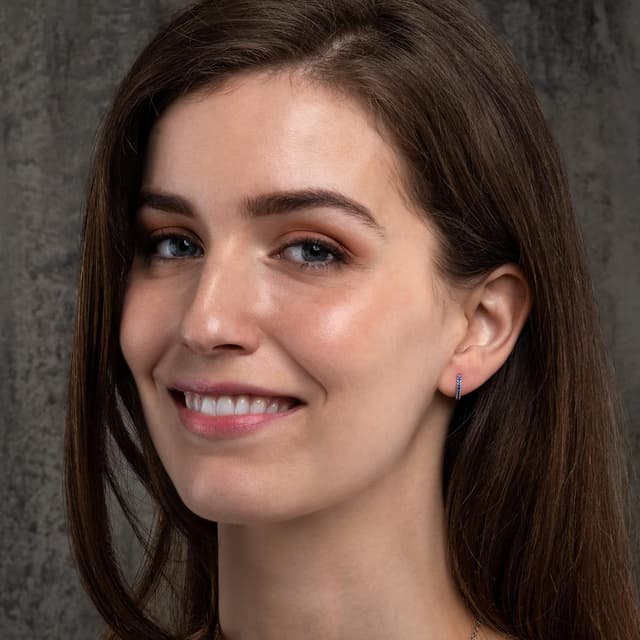 Detalle de Namana Mini Créoles Huggies en argent sterling 925 avec zircons bleus