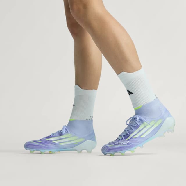 Detalle de Botas F50 Sparkfusion Elite Mid para césped natural y artificial