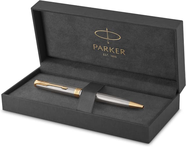 Detalle de Parker Sonnet penna a sfera in acciaio inox con finiture oro 🖊