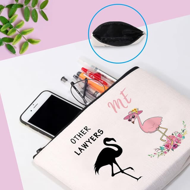 Detalle 1 de Other Lawyers Me Cosmetic Bag for Law Students