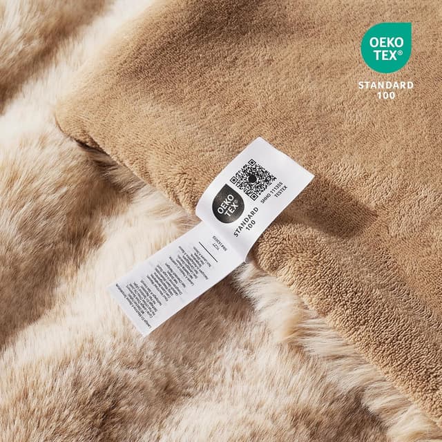 Detalle 1 de Cozy Bliss Bubble Faux Fur Throw 50x60