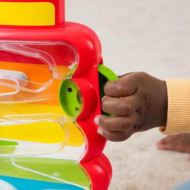 Detalle de Fisher-Price Rutschspaß Farbring-Pyramide (JLB81) – Aktivität mit Münzen zur Förderung ab 9 Monaten