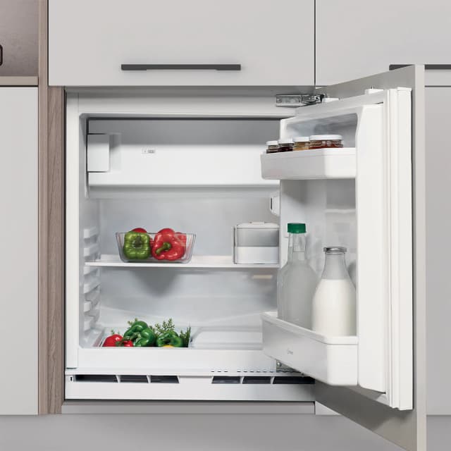 Detalle de Indesit INBUF031: frigorífico bajo encimera integrable con congelador
