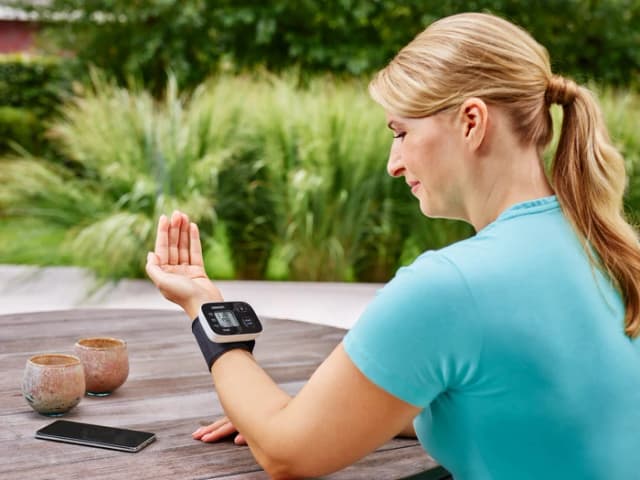 Thumbnail 2 de Omron RS3 Intelli IT Blutdruckmessgerät Handgelenk