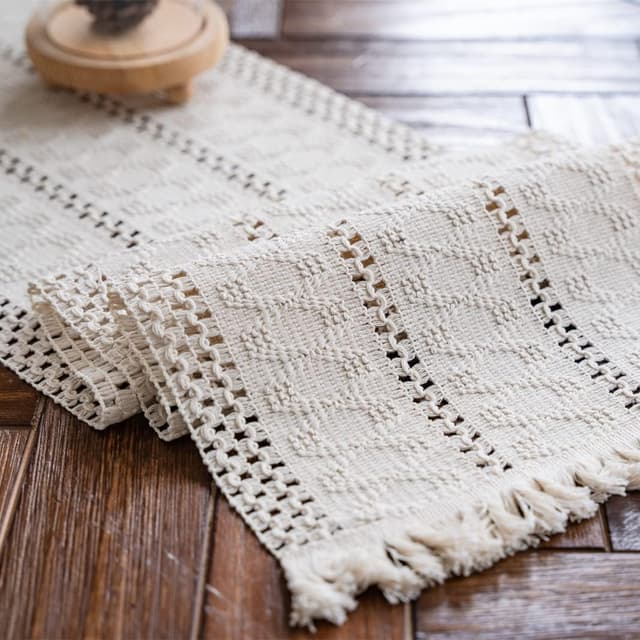 Detalle de Alynsehom Macrame Table Runner in Cream Beige (12 x 108 in) with Tassels