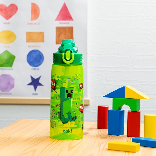Detalle de Zak Designs Minecraft Sage 25oz Water Bottle (Leak-Proof, Straw, Handle, Spout Cover) — Pop-Up Spout Cover (Creeper)