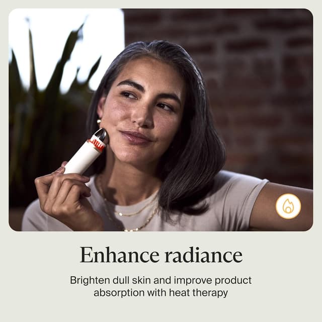 Detalle de Therabody TheraFace Depuffing Wand – Cold & Heat skincare treatment roller for puffiness and dark circles (White)