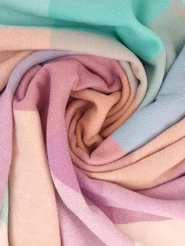 Detalle 2 de GLORIS Schal warm XXL für Damen im Winter – kuschelig, groß & kariert