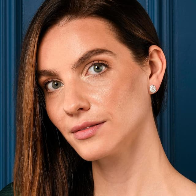 Detalle de ZAVANA orecchini grandi da donna a bottone con zirconi cubici e design a fiore